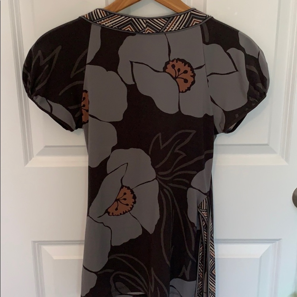 BCBG Maxazria short sleeved faux wrap top - Picture 5 of 7